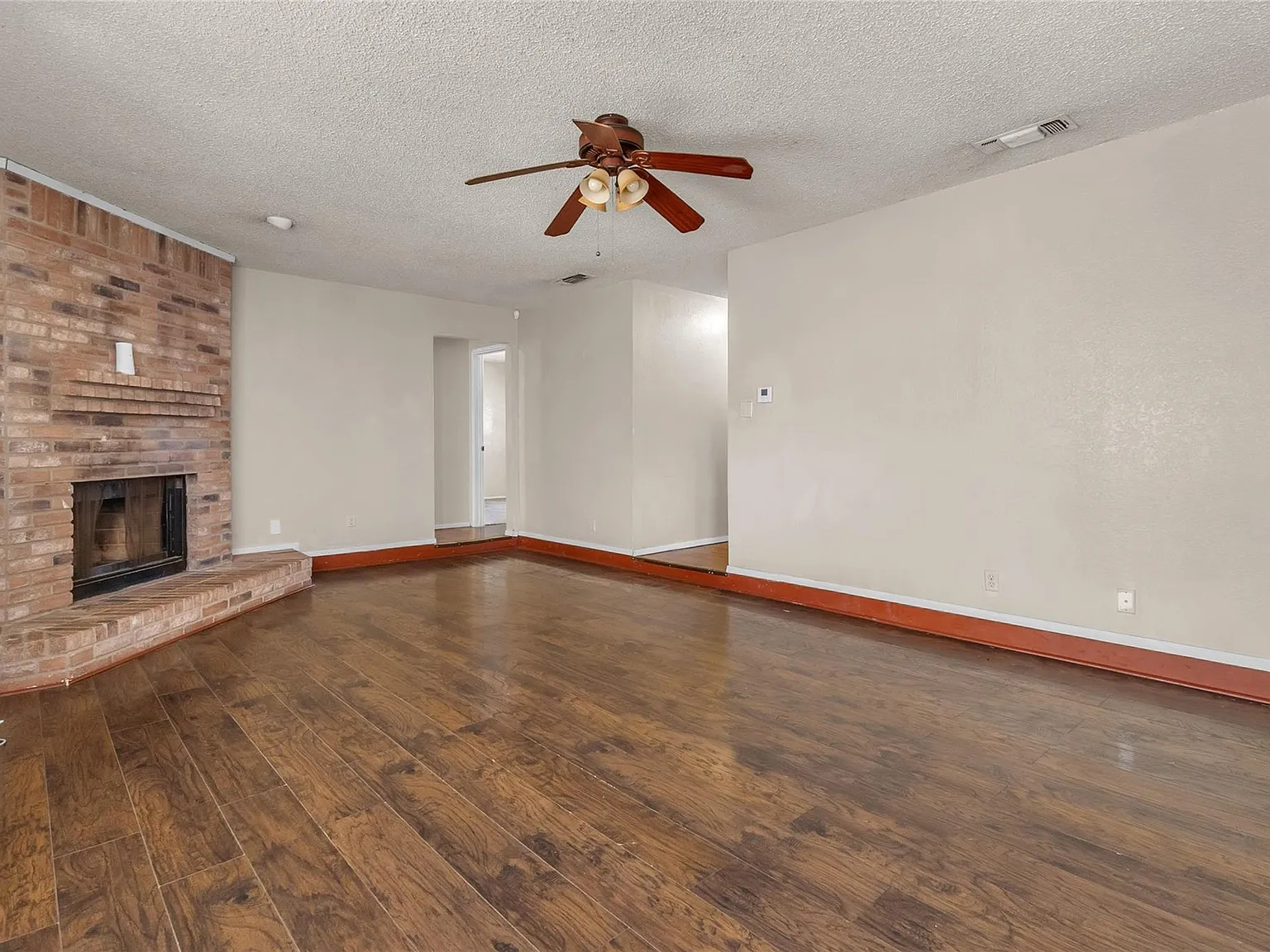 3 bed, 2.0 bath, 1448 sqft, $1,550 — Photo 2