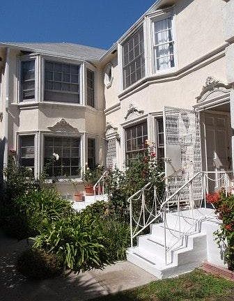 4th image of 221 S Elm Dr #1
