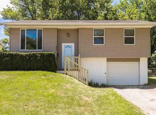 404 Hanover Rd SW, Cedar Rapids, IA 52404