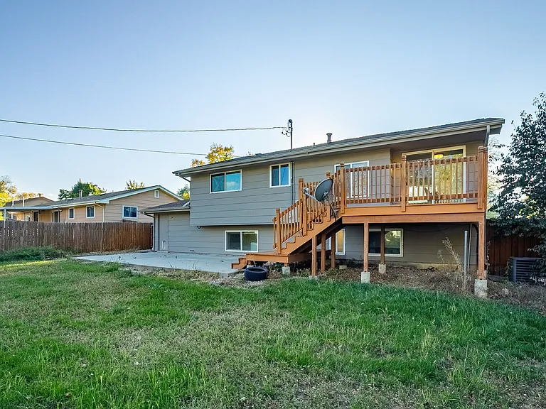 7500 Teller St — Photo 4