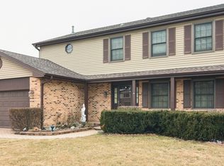 578 Longtree Dr, Wheeling, IL 60090