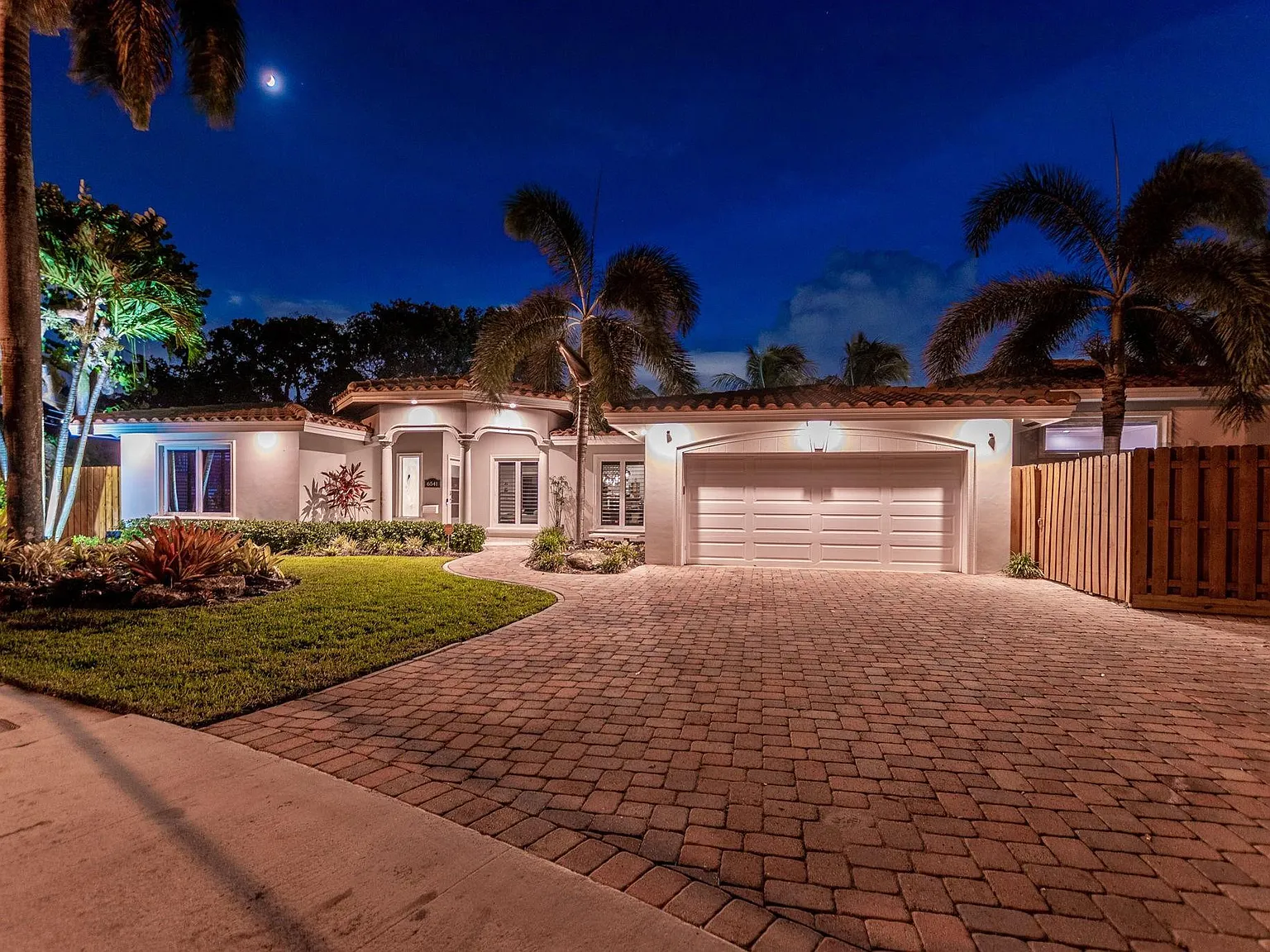 5 bed, 3.5 bath, 3413 sqft, $13,000 — Photo 2