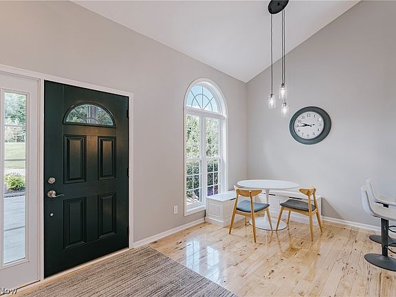 3rd image of 480 Glen Hollow Cir