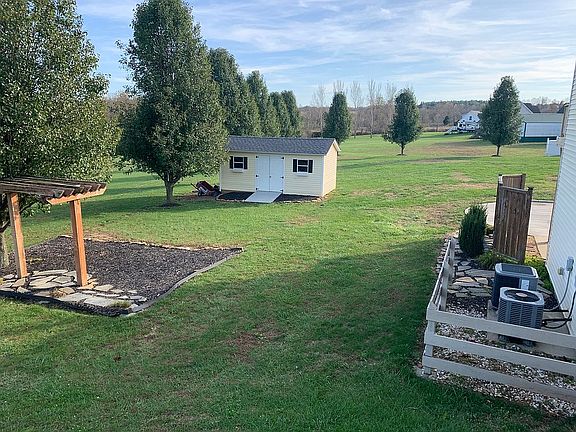 3rd image of 82 Badger Ct