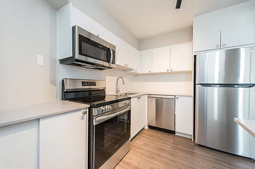 220 Steeles Ave W Photo 1