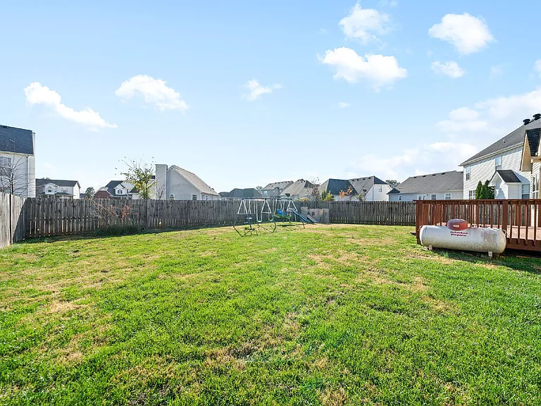3565 Southwood Dr — Photo 30