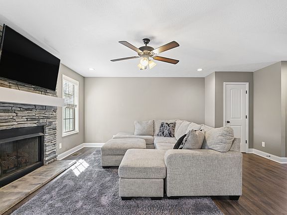 5th image of 156 Bonnell Dr