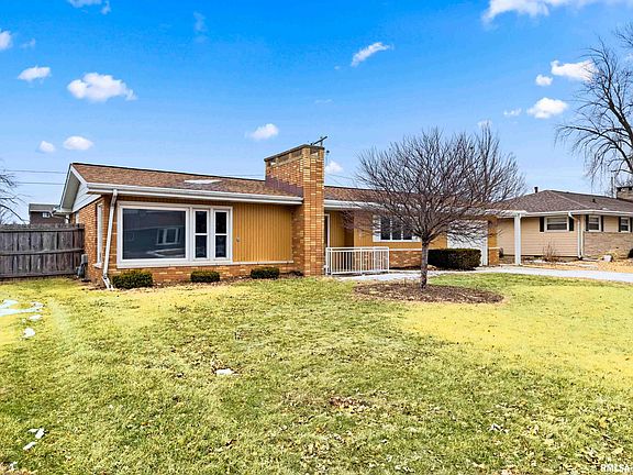 3rd image of 1307 Bobolink Dr