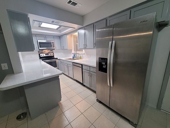 4th image of 8832 Sandcastle Ct