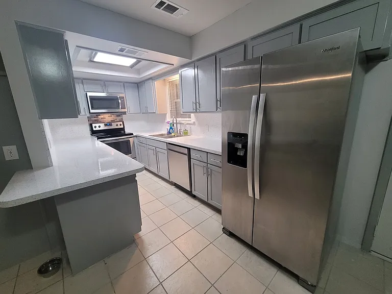 8832 Sandcastle Ct — Photo 4