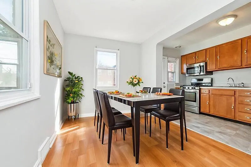 3 bed, 1.5 bath, 1024 sqft, $1,799 — Photo 4