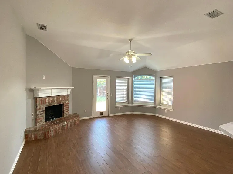 1720 Hackberry Branch Dr — Photo 22