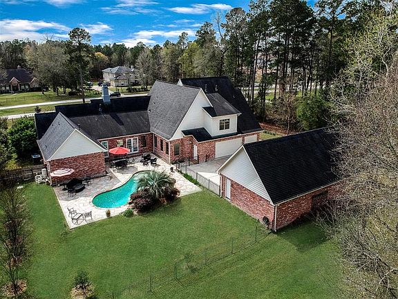 This home will impress you with the great use of space and cleaver ideas for ease of living. Alot of WOW in this 4500 feet.