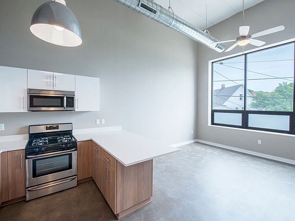 3rd image of 2534 S Kinnickinnic Ave #107