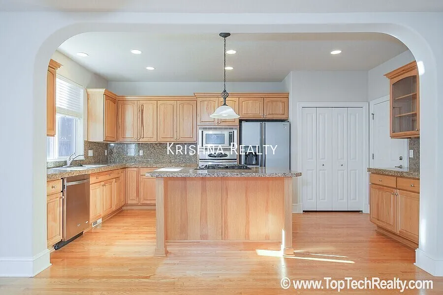 Amazing 3 Bed + Office/Den + Bonus/Media Room | Exclusive Bauer Highlands Community | Fenced Back... — Photo 3