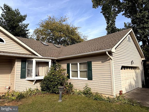3rd image of 252 Greenview Dr