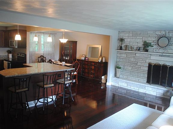 3rd image of 4945 Peppermill Ln