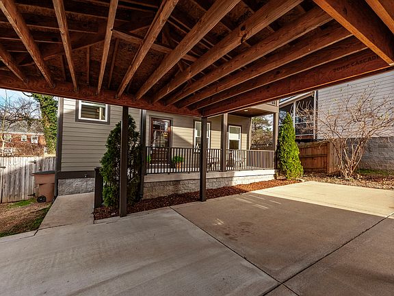 3rd image of 937B Spain Ave