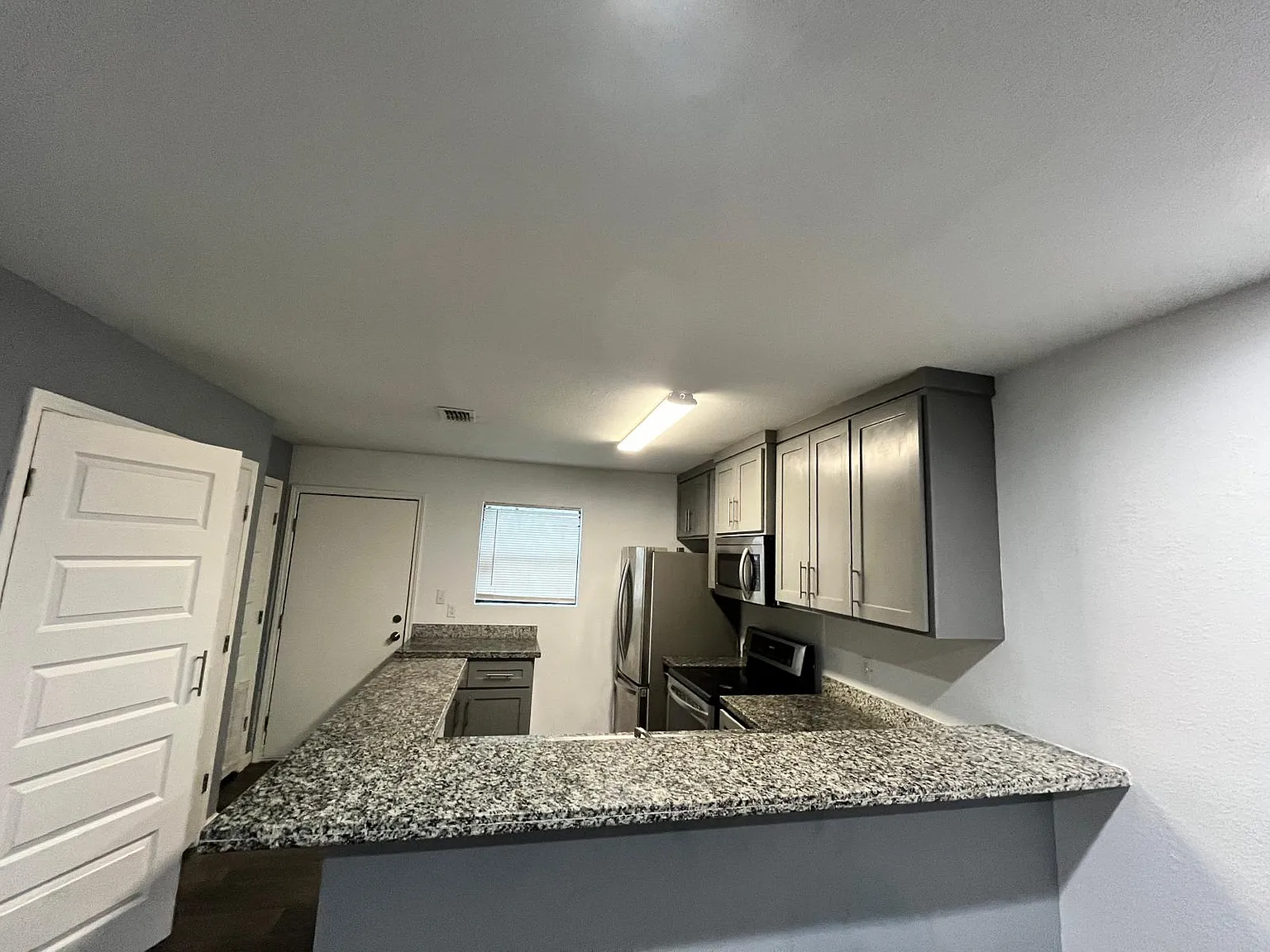 2 bed, 1.5 bath, 1056 sqft, $1,200 — Photo 3