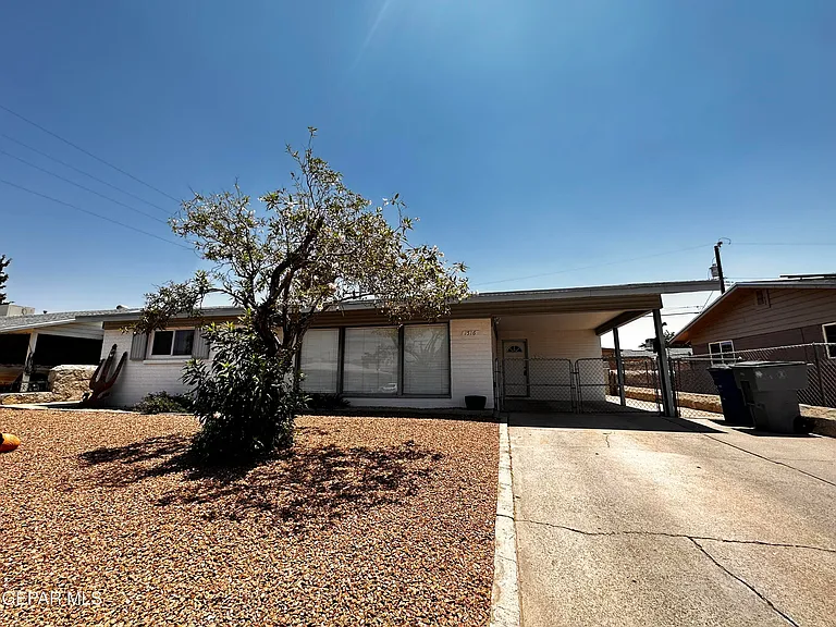 1516 Elmhurst Dr — Photo 1