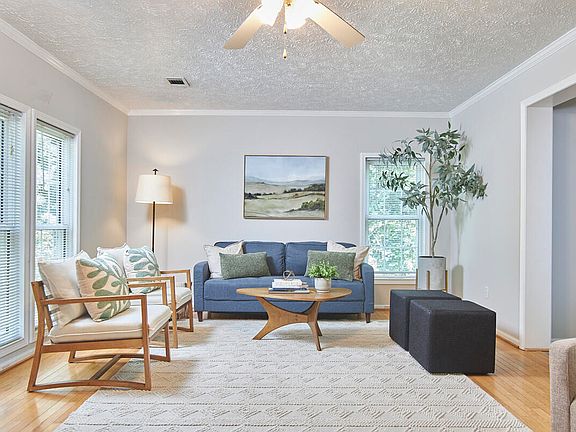 4th image of 105 W Woodridge Dr