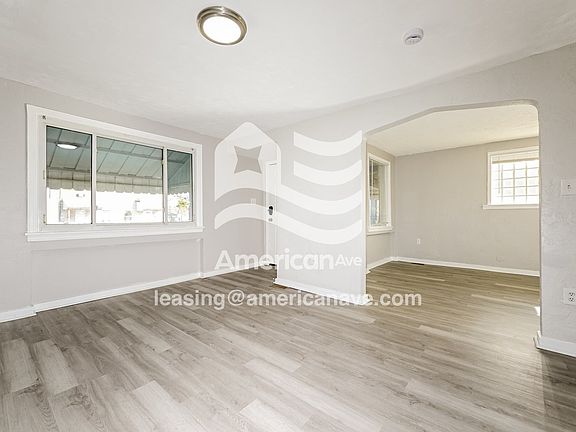 1229526_004_living_room_4.jpg
