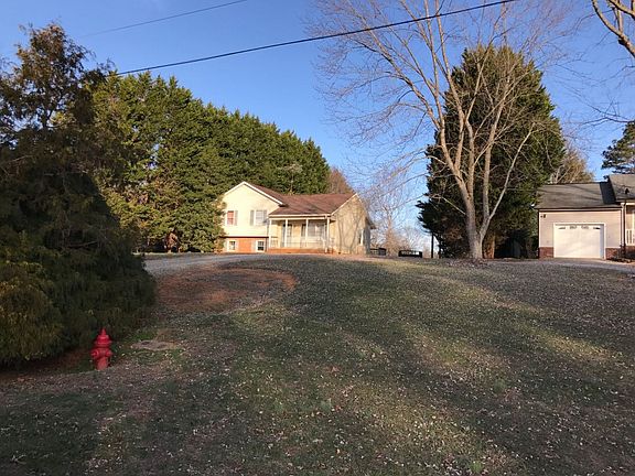 3rd image of 212 Graymille St