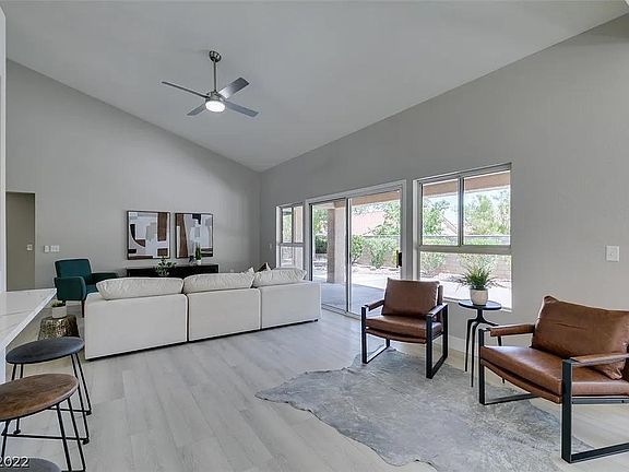 2nd image of 2520 Desert Sands Dr