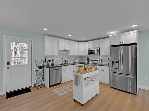 3rd image of 74 Hill Rd #A