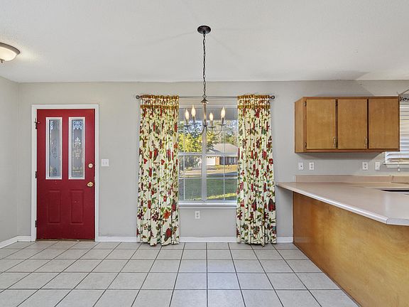 5th image of 112 Twin Oak Dr