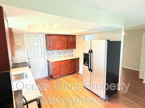5th image of 329 Royal Palm Dr