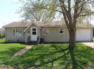 206 3rd St, Chester, SD 57016