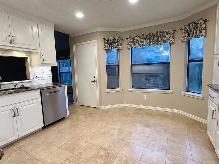 6606 Cliffwood Ct — Photo 11