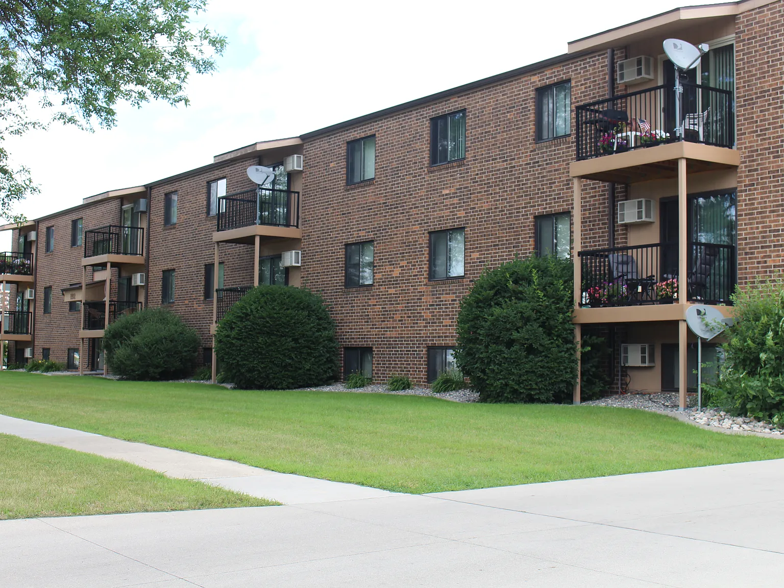 Spring Glen Apartments — Photo 2