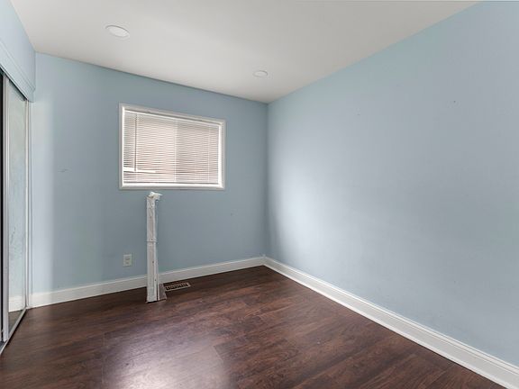 3rd image of 5372 Vivian St