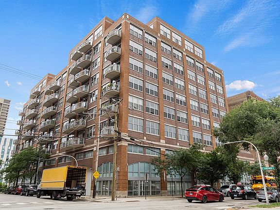 2nd image of 933 W Van Buren St APT 623