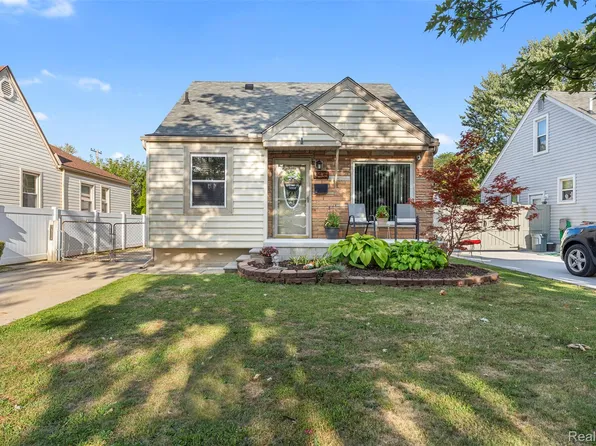 3435 22nd St, Wyandotte, MI 48192