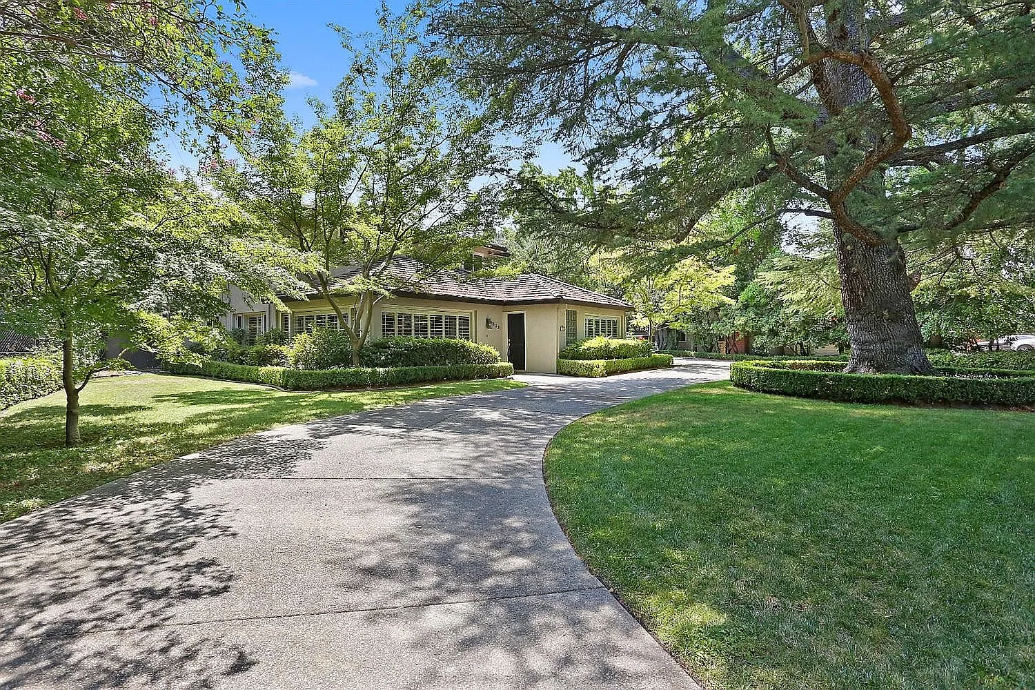 4 bed, 3400 sqft, $5,500 — Photo 1