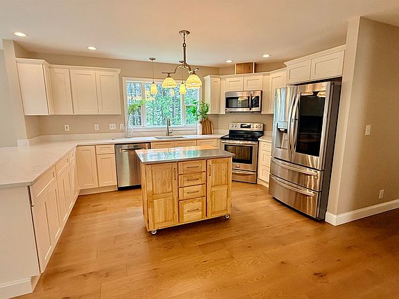 4th image of 249 Cooper Hill Road
