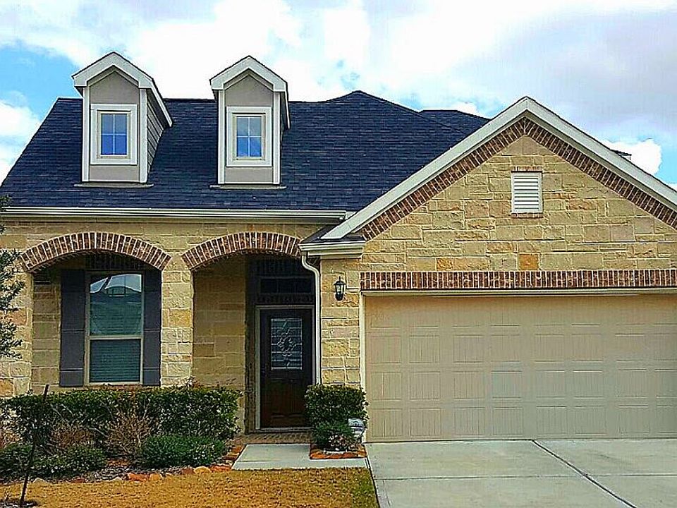 1st image of 2422 Village Lakes Dr