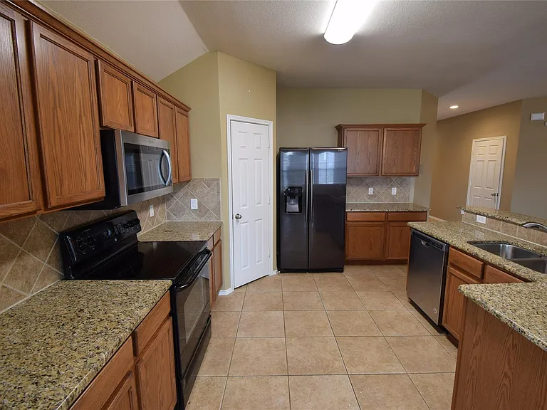 1006 Abigail Dr — Photo 5