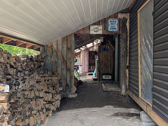 4th image of 1408 Pearceley Rd