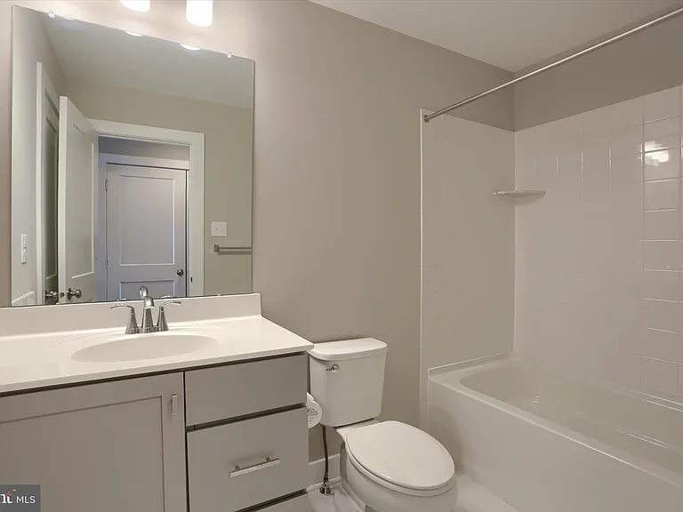 320 Walnut St — Photo 19