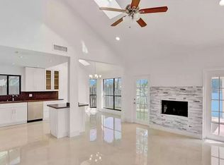 2573 Baccarat Dr, Hollywood, FL 33026