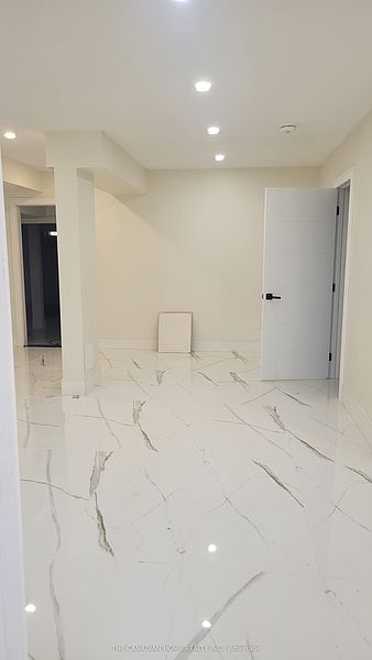 Toronto House for rent - 4 Bedrooms — photo 9