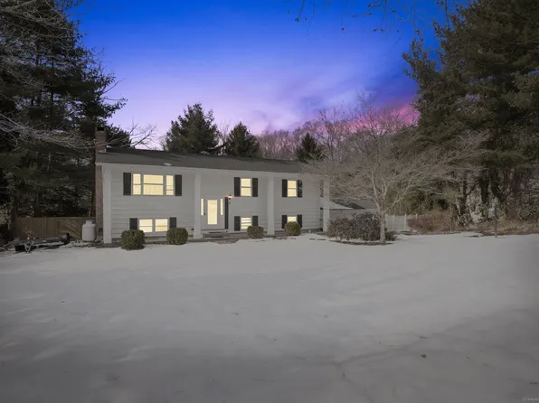 6 Latimer Court, Waterford, CT 06385