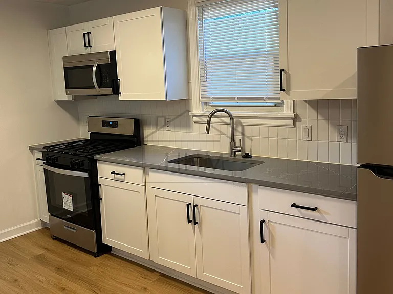 906 Hill Top Dr — Photo 8
