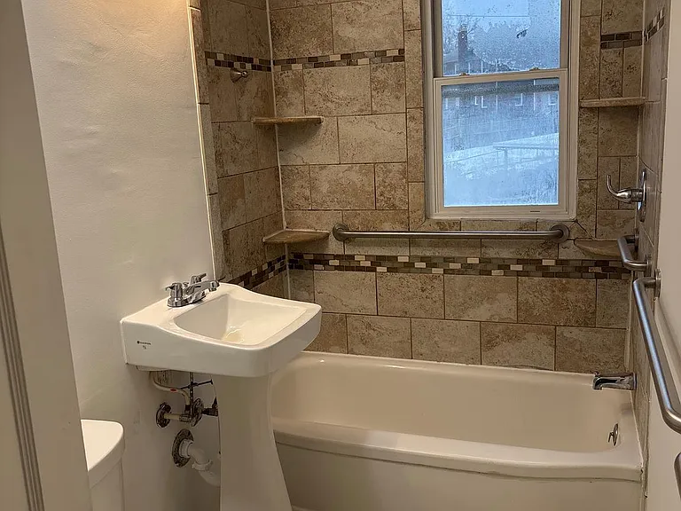 5030 S Dakota Ave NE — Photo 23