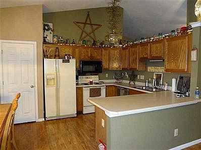 5th image of 1340 Charlotte Way