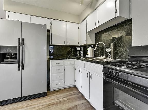3rd image of 2028 Manor Hgts Dr